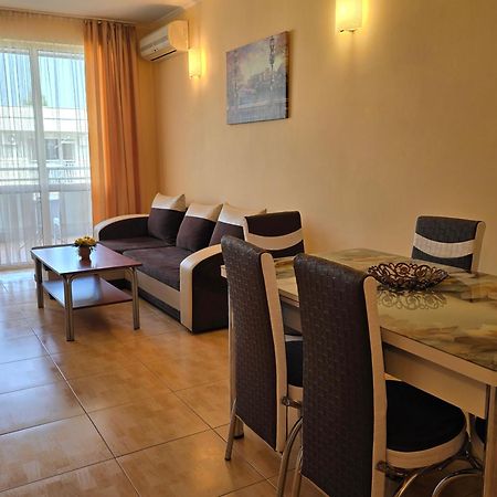 Apartment In Central Plaza Sunny Beach Buitenkant foto